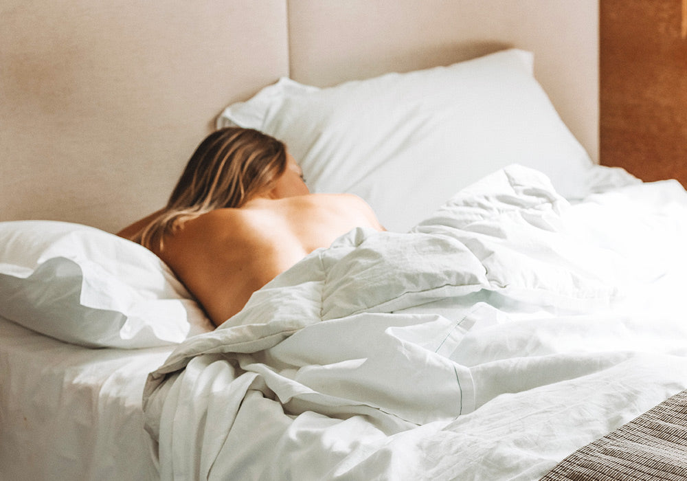 Frau im Bett schläft